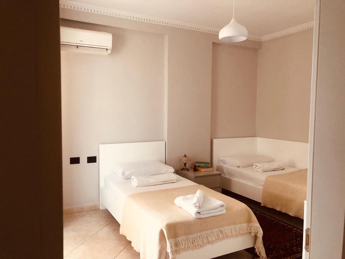 Laureta Central Apartment Tiranë Luaran gambar
